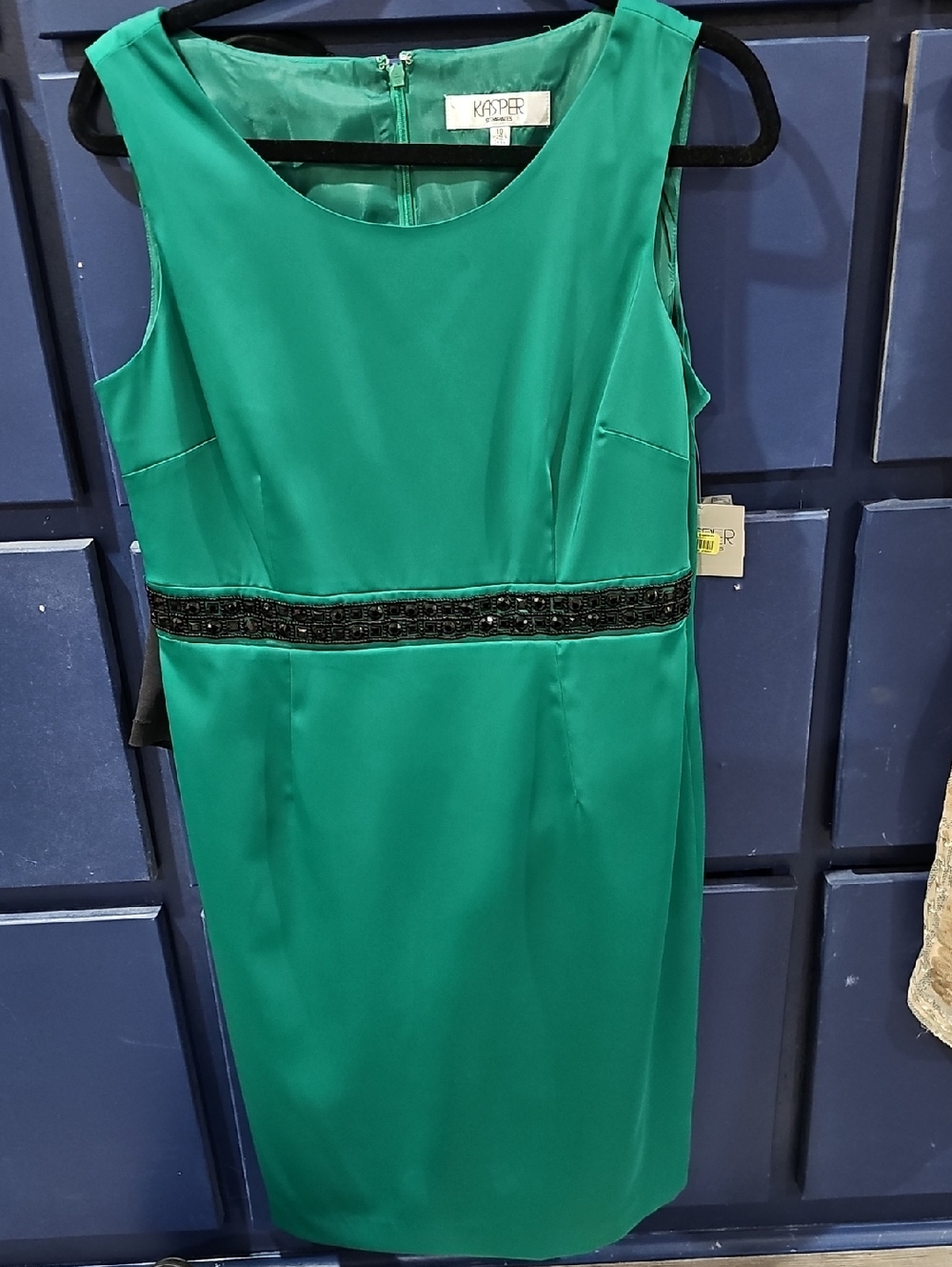 Kasper Emerald Green Sleeveless Midi Dress with Black Beaded Waist